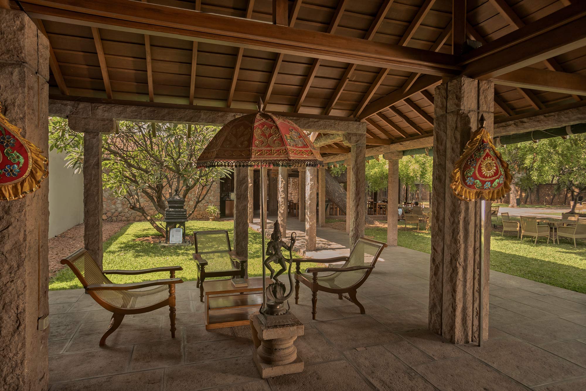 Virtual Reality Experiences: Immersive Technologies in Luxury Hospitality